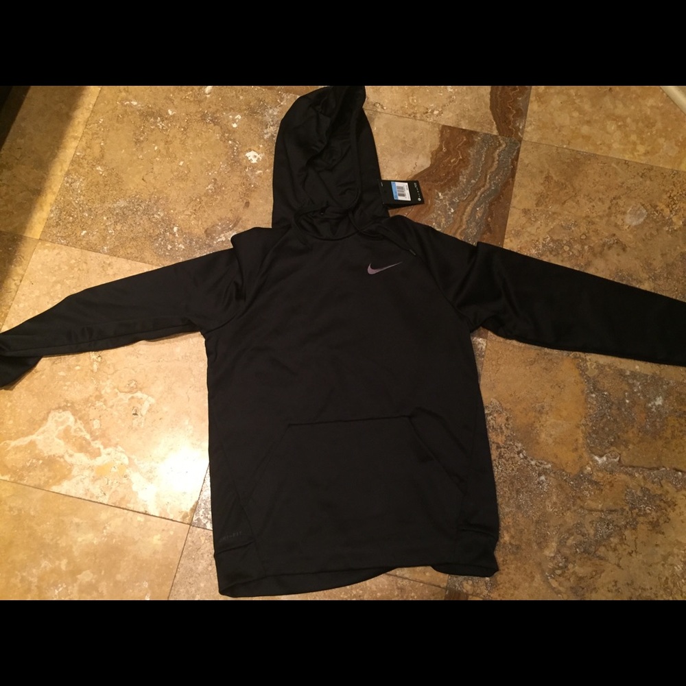 Nike therma hoodie